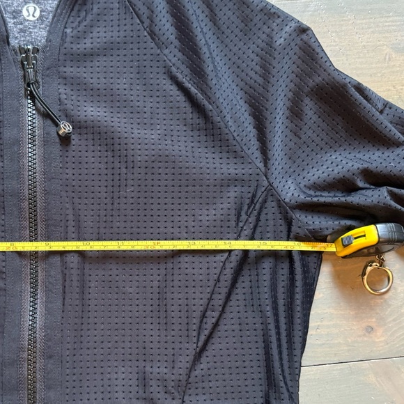 Lululemon Black ‘Find Your Bliss’ Jacket, Reversible - Size 6 - Picture 12 of 15